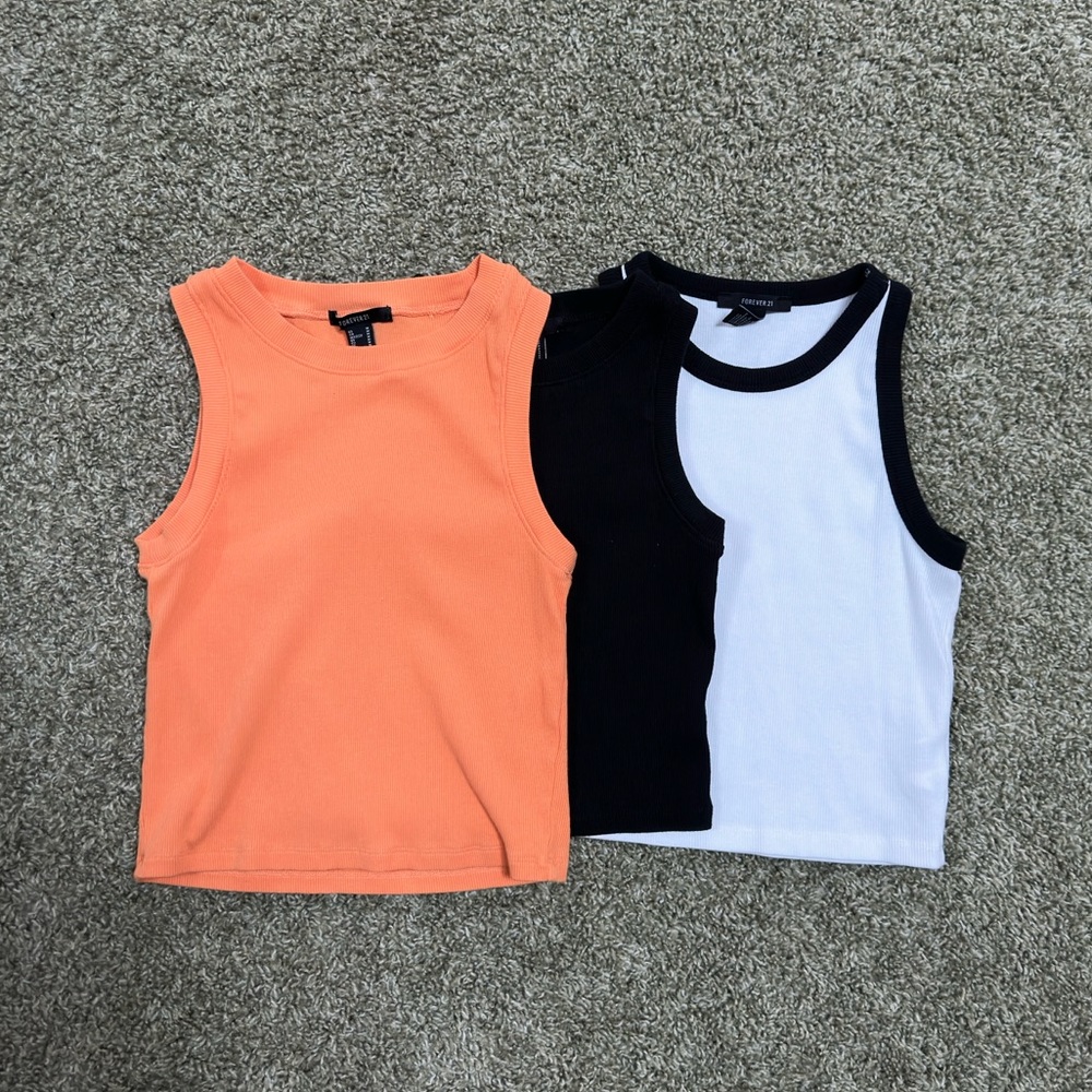 Tank top bundle‼️selling all three together‼️🤗